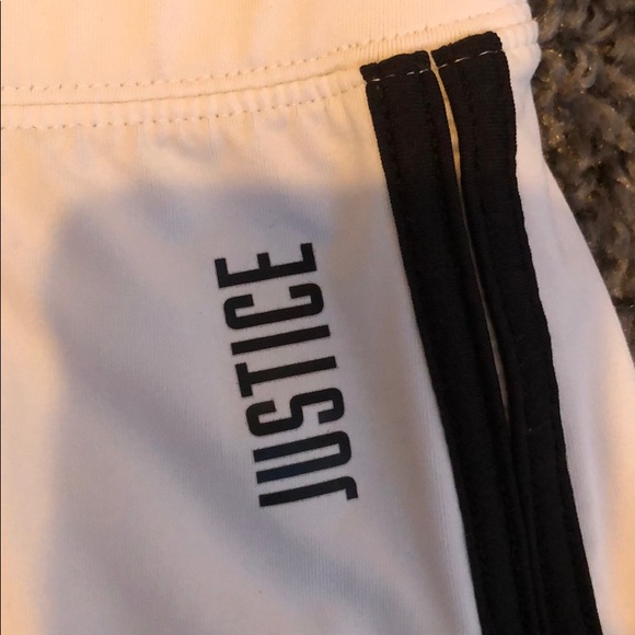 White and black justice shorts 6/7 youth - Picture 2 of 4